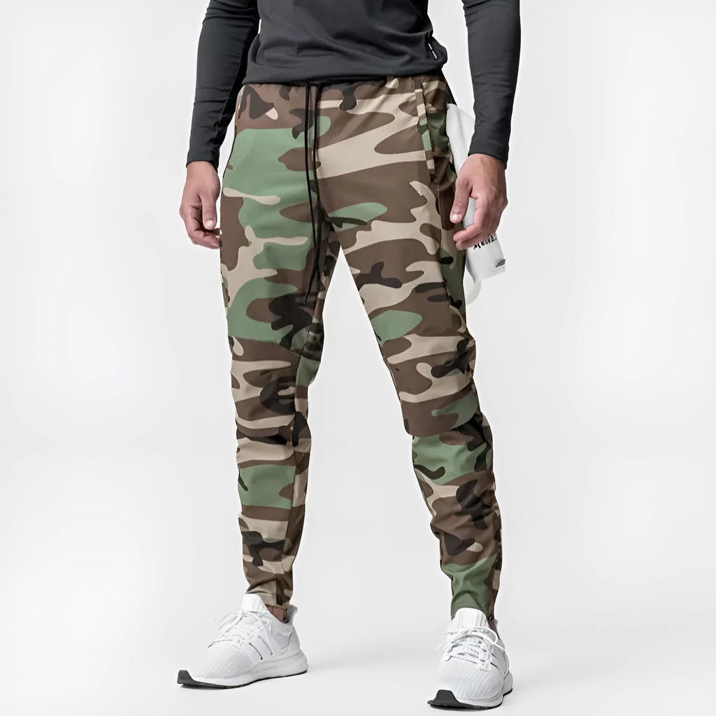 Man wearing dark grey loose-fit ankle-tied running pants made from quick-drying polyester fabric.