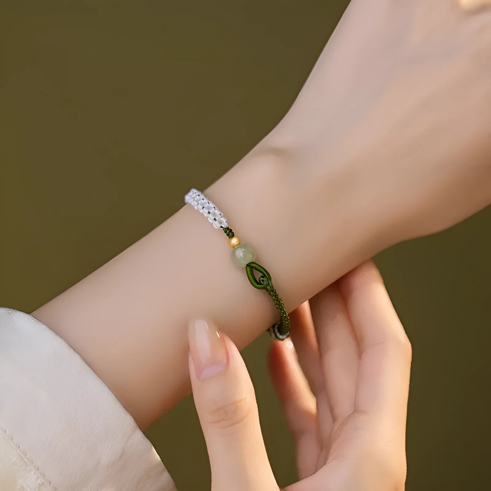 Women's national tide cord bracelet with electroplated details and adjustable carrying strap design