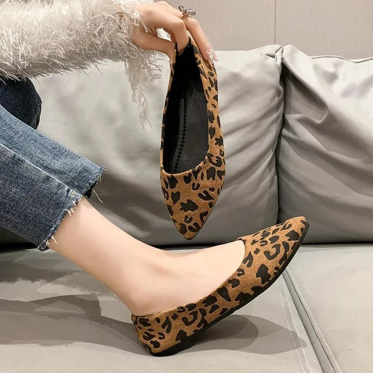 Women's leopard print flat pumps with pointed toe and low rubber sole