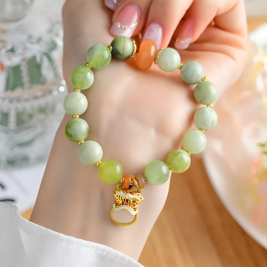 Handmade jade pendant bracelet with 10mm green milk-in-water Xingshi geometric design in retro style for women