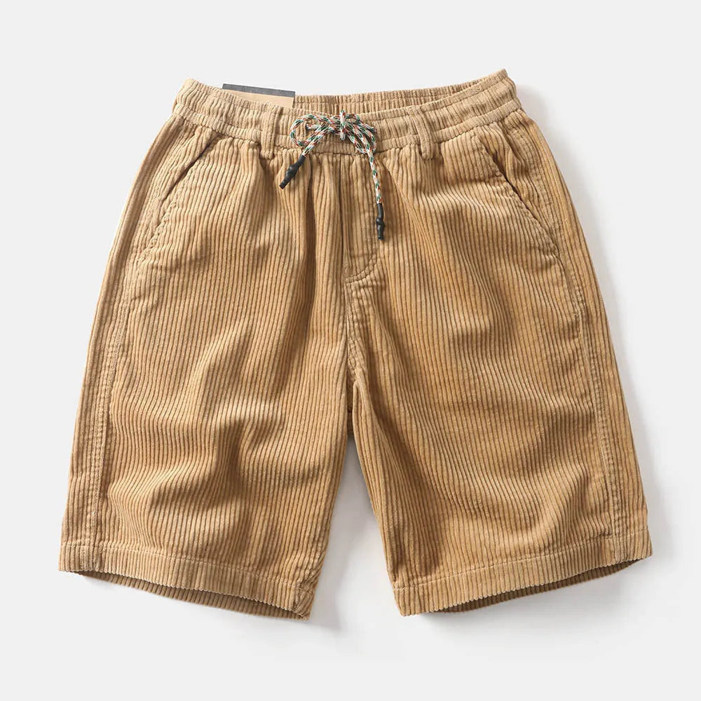 Men's khaki retro American-style cargo shorts with straight leg and multiple pockets