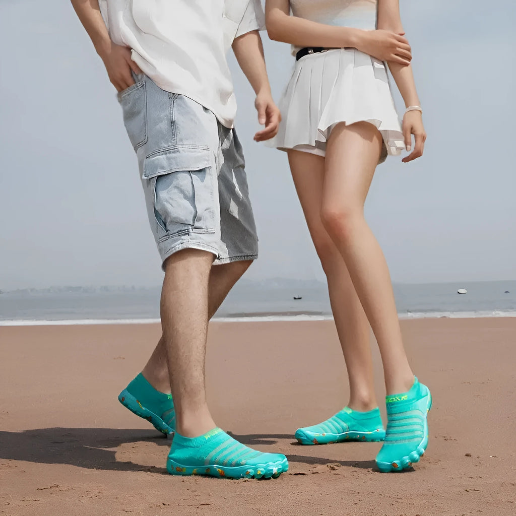 Men's lace-up water shoes with flyknit upper and rubber sole in camouflage colour