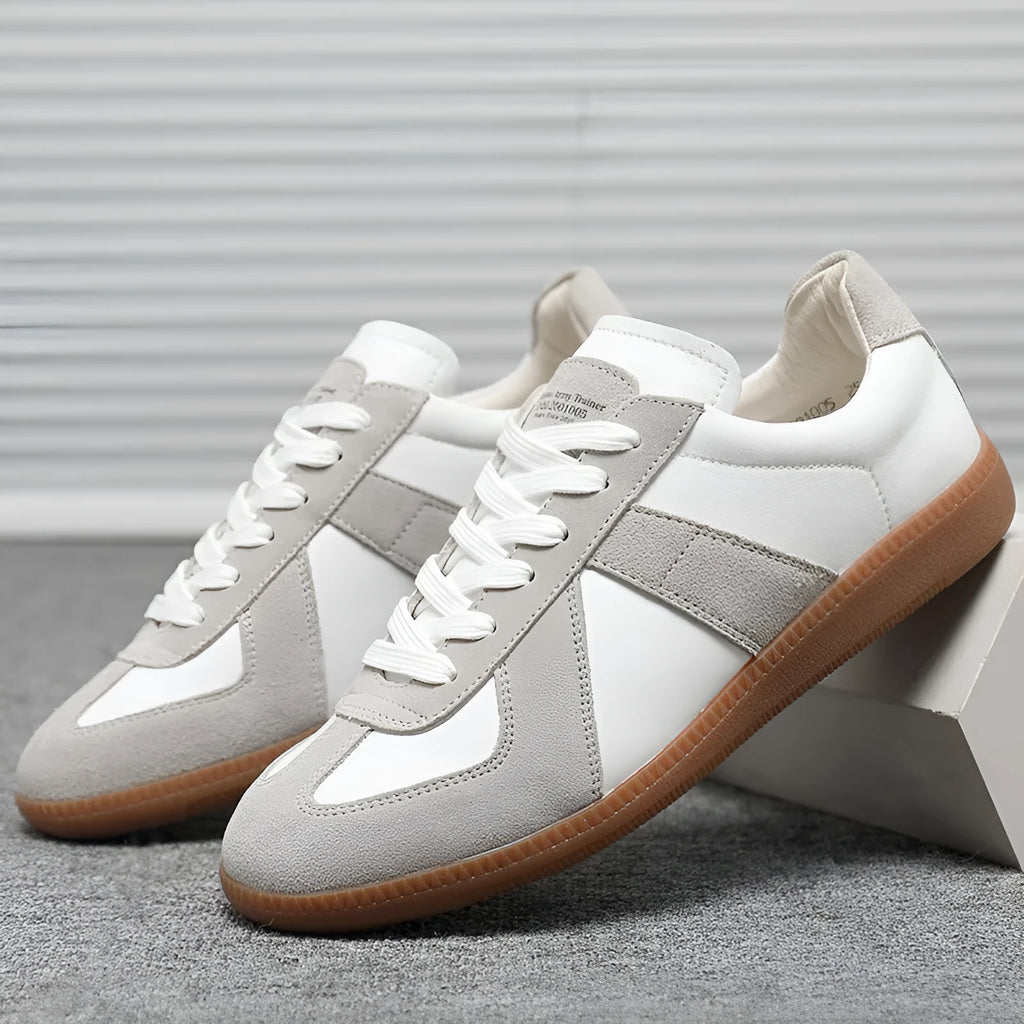 White retro unisex sneakers with round toe and lace-up front