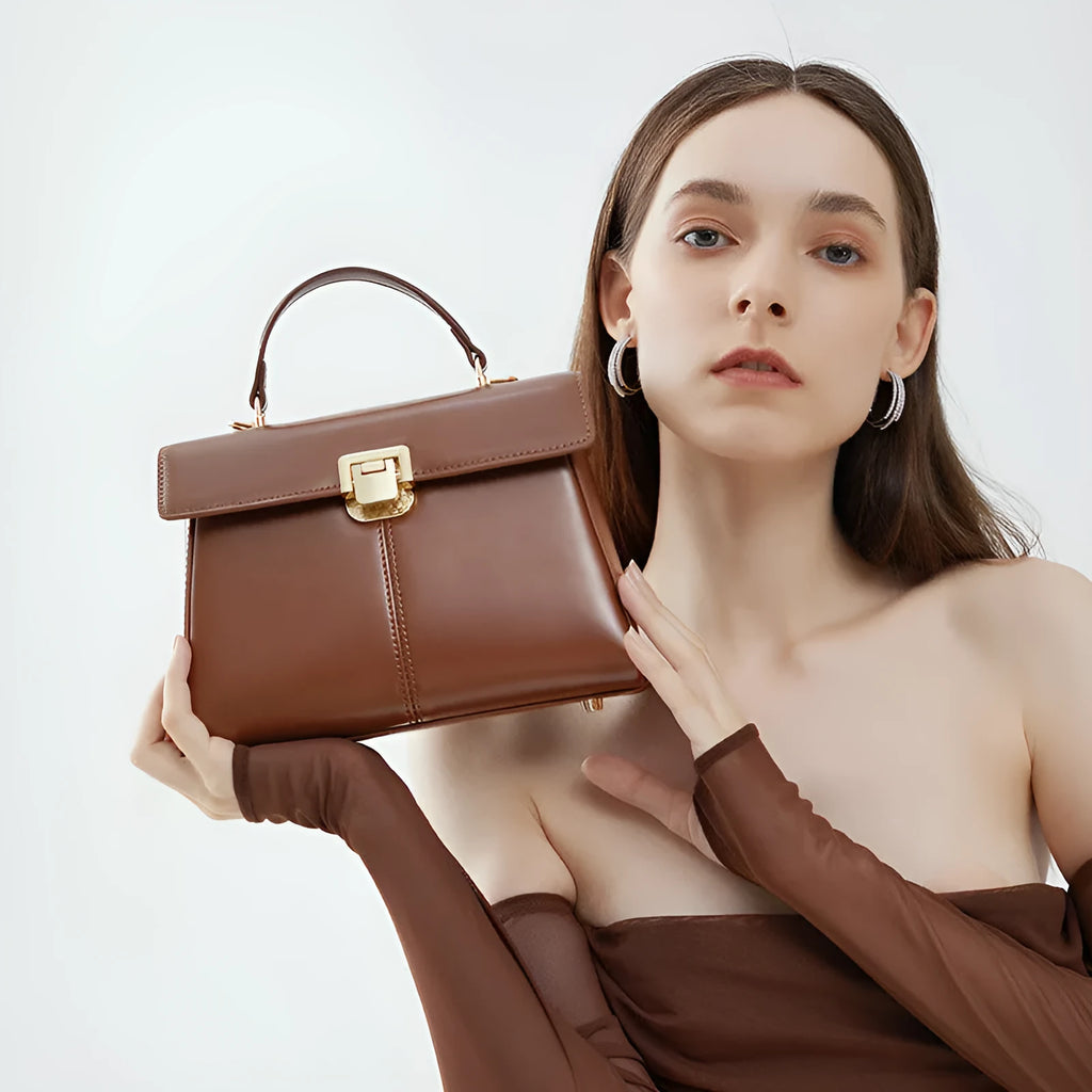 Genuine leather women's shoulder bag in horizontal square shape with adjustable strap.