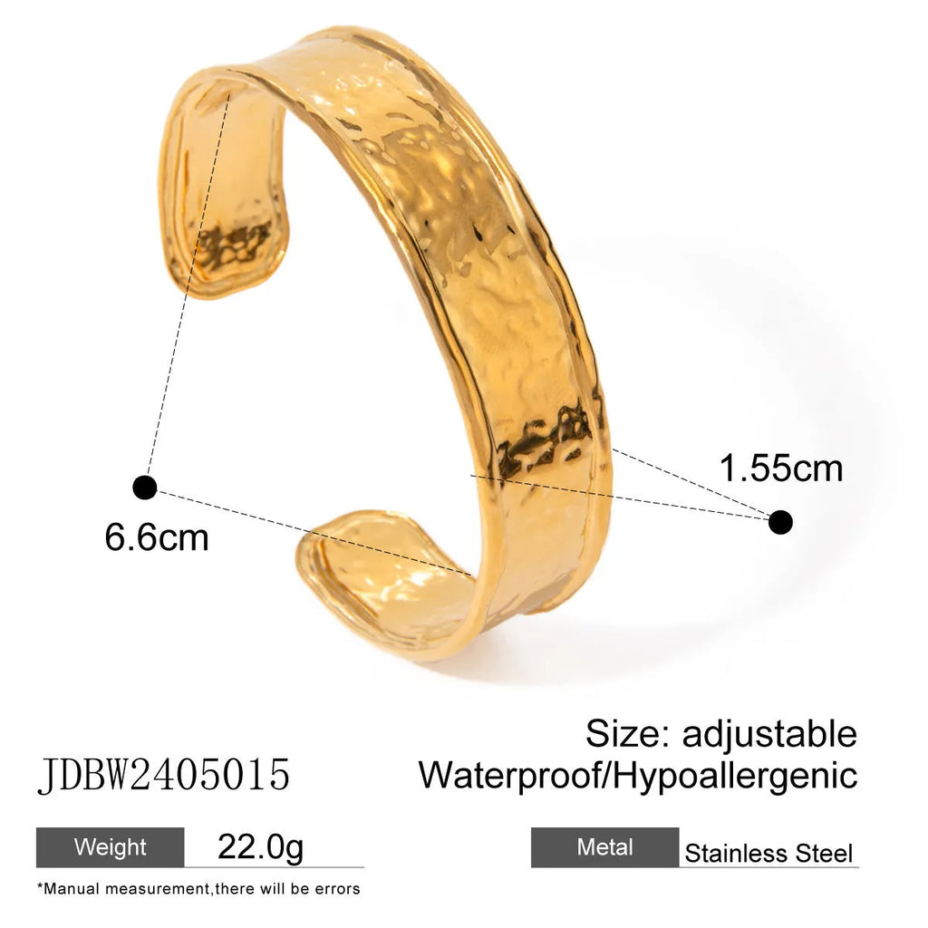 Adjustable stainless steel wings ring with an opening clasp in an electroplated colour finish.