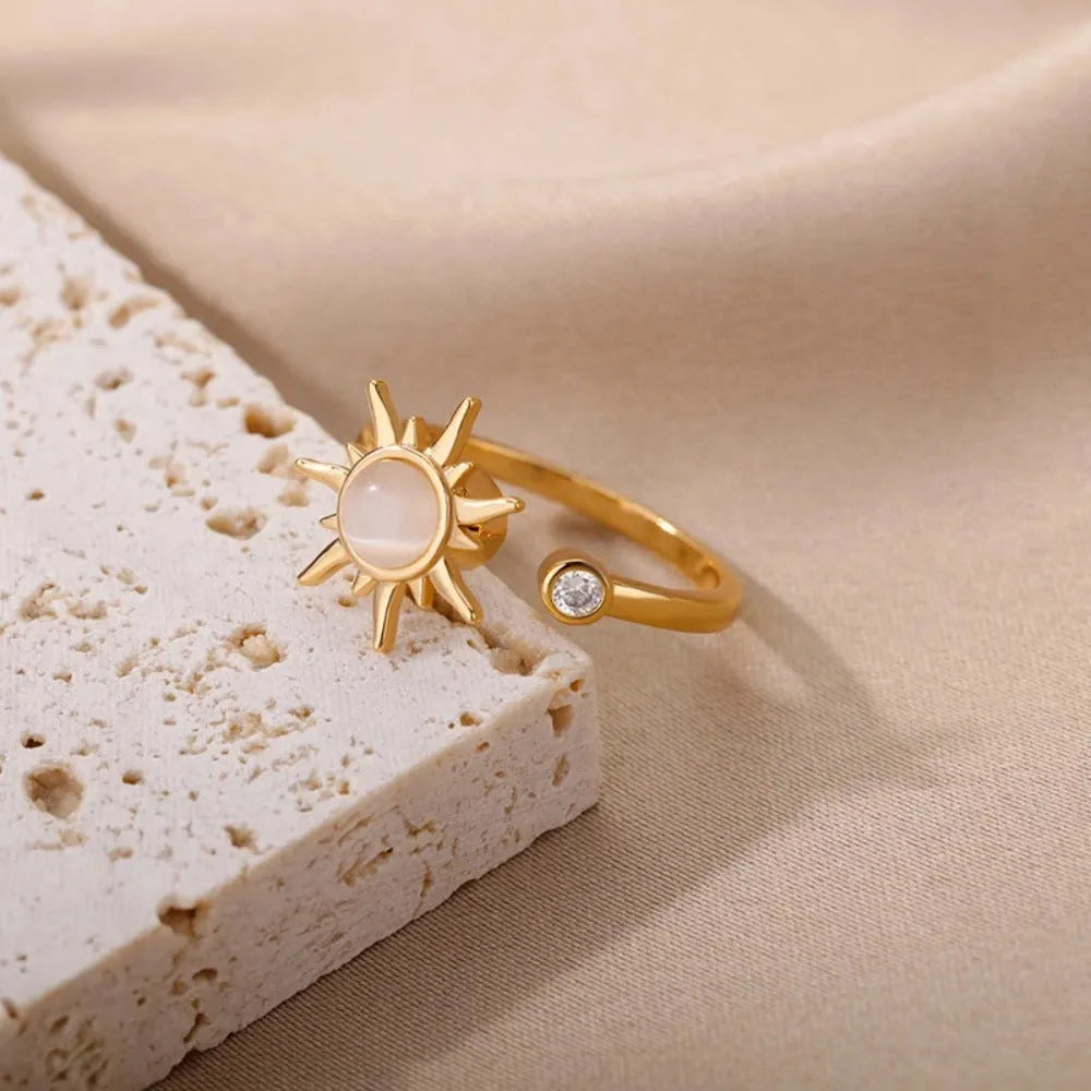 Simple geometric copper ring with adjustable opening and rotatable band for decompression