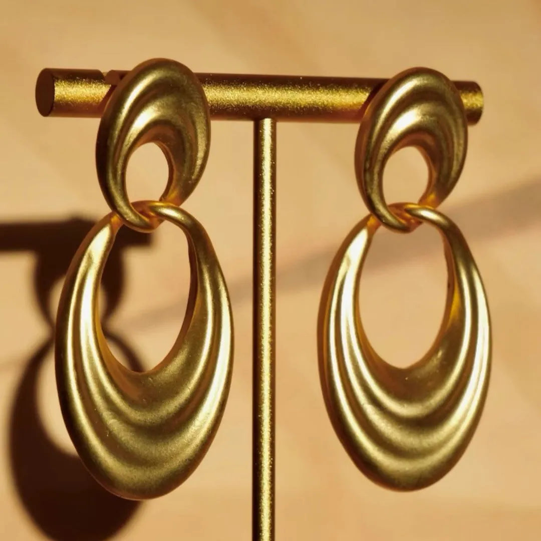 Women's plain gold double circle French retro earrings in quicksand colour
