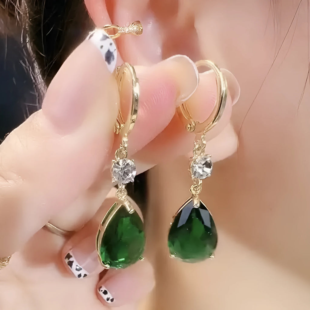 A pair of emerald green geometric teardrop earrings made from lightweight alloy.