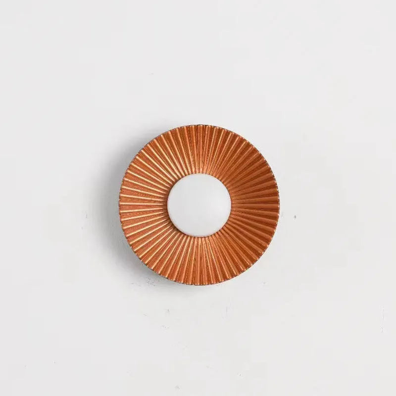 Round aluminium wall lamp with LED light source in white and gold colour combination