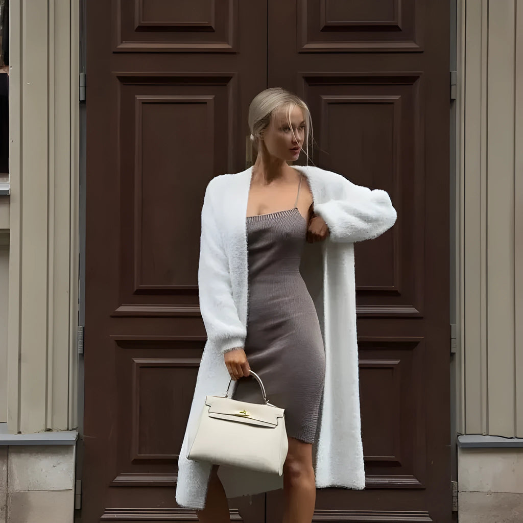 Women's white thick knitted cardigan jacket with extended length and regular sleeves