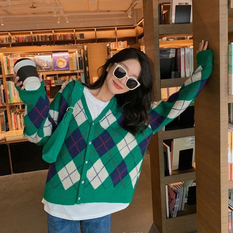 Acrylic knitted casual cardigan coat in macaron colours including pink, green, black, khaki, with regular sleeves.