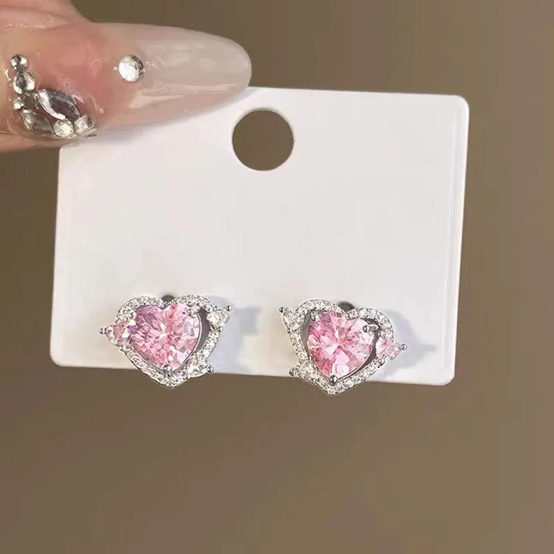 White k gold electroplated heart shaped stud earrings on copper material