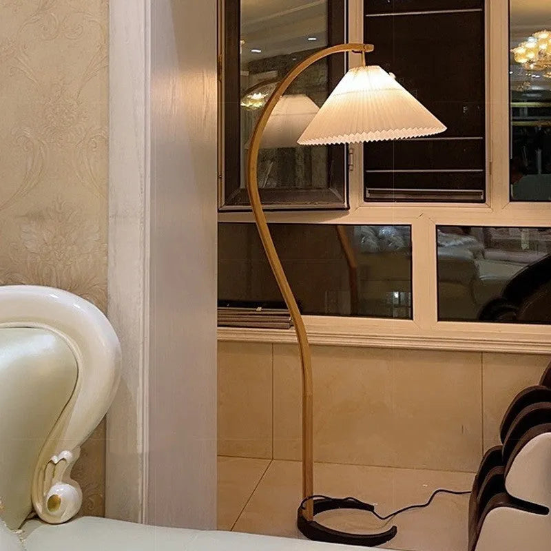 Retro vertical bedside table lamp with sofa edge design and three-colour variable light
