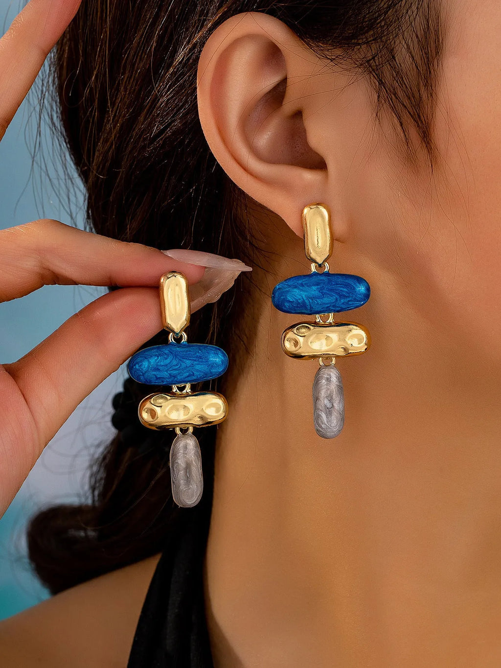 Gold-electroplated zinc alloy geometric stud earrings on a plain background.