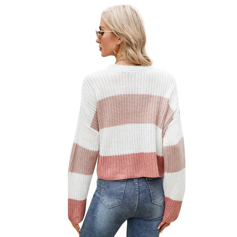 Women's short striped pullover sweater in loose fit with regular sleeves
