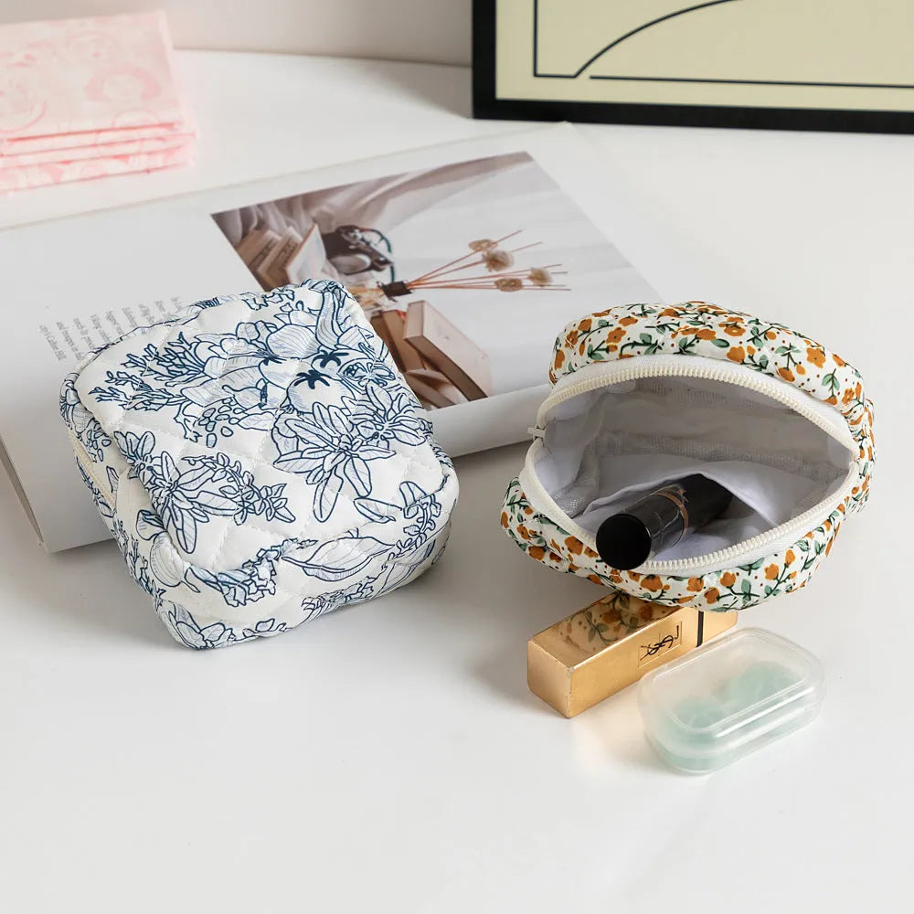 Polyester key storage bag with floral pattern and sewing thread detailing