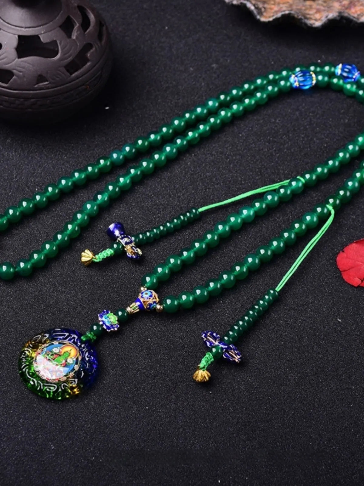 Handmade natural green agate 108 bead bracelet with pendant, showing Buddha beads or Thangka style options.