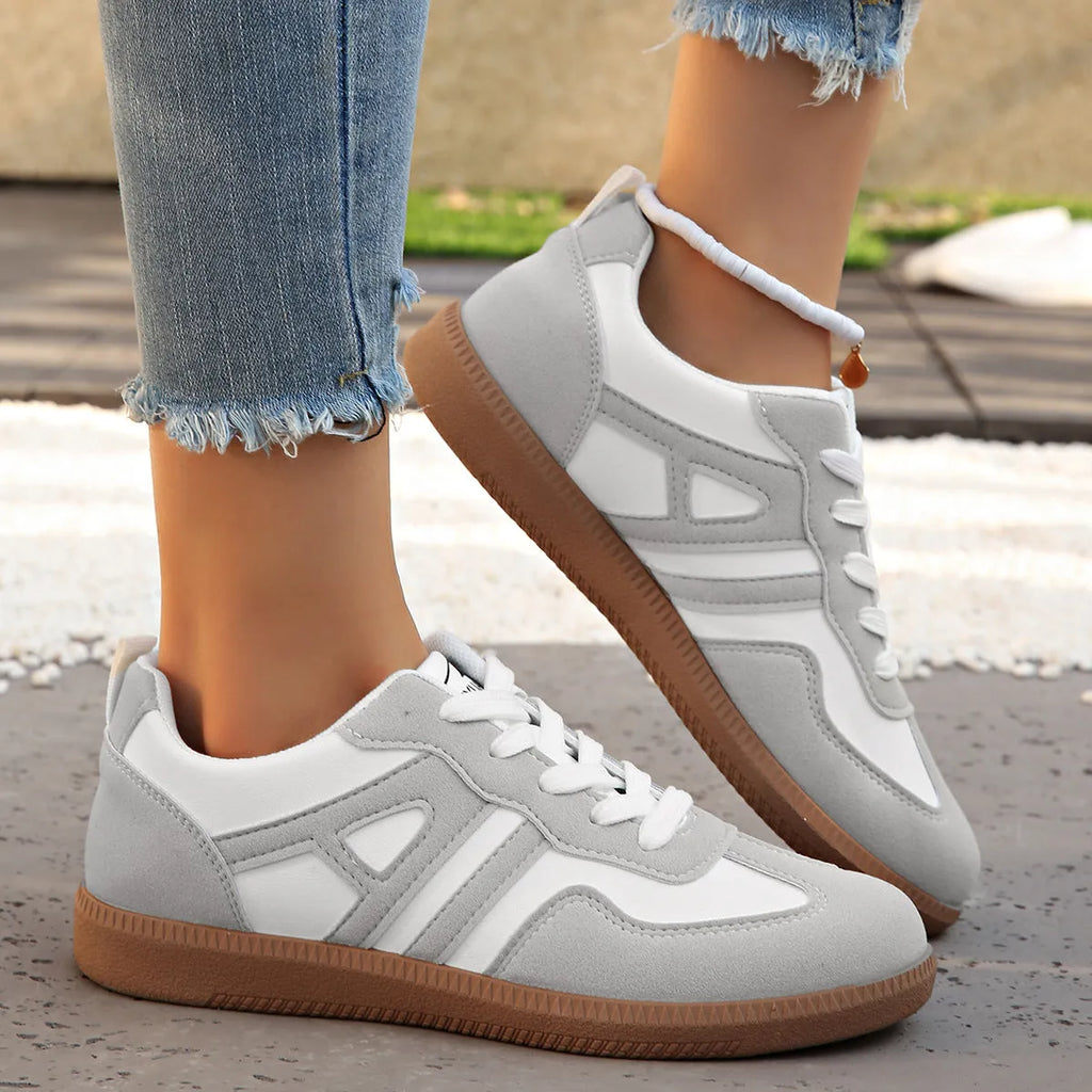 Women's retro lace-up jogging shoes in black with colour matching details and platform sole