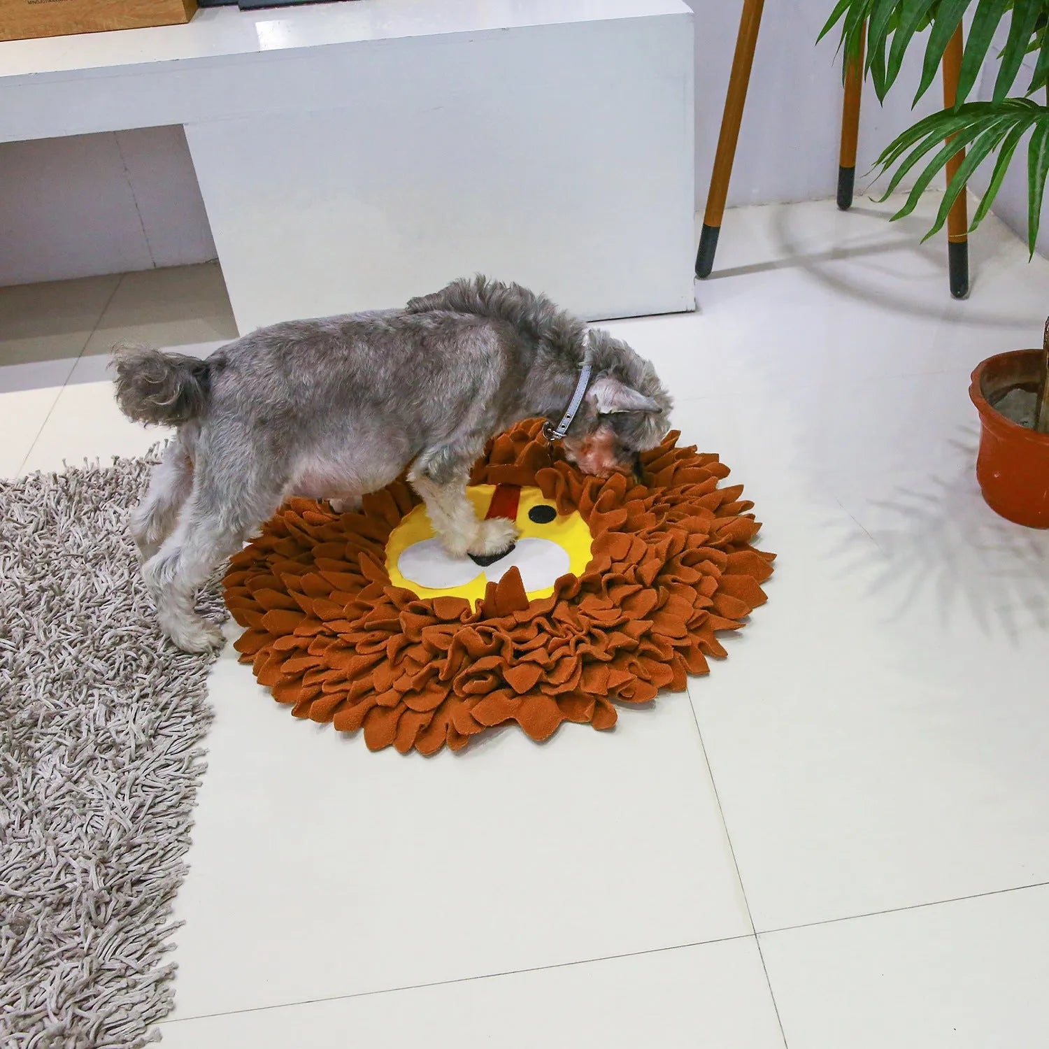 Brown lion-shaped pet sniffing mat with textured Yizhiwen pattern for hiding treats