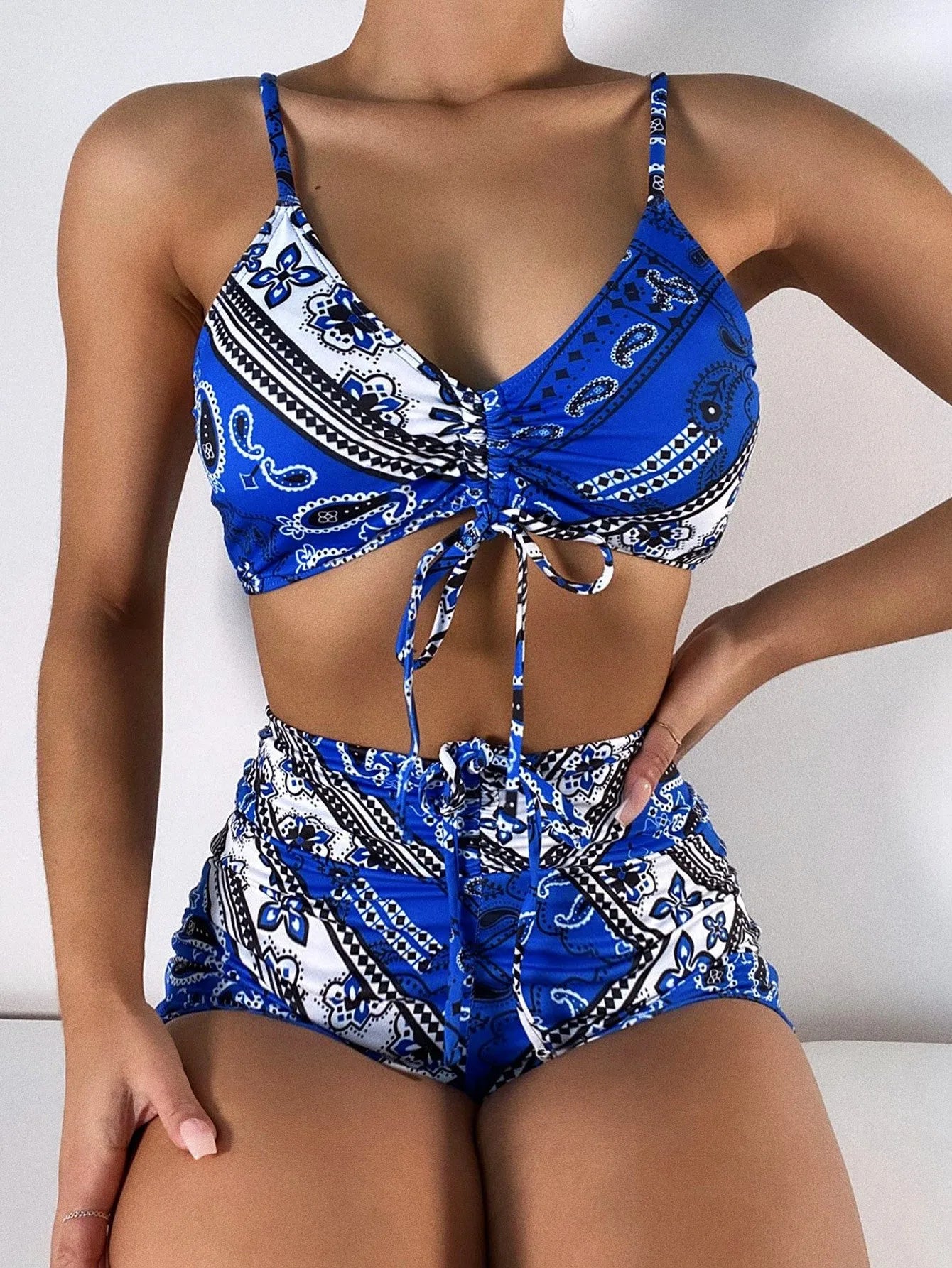 Women's split swimsuit high waist bikini in 80% nylon, two-piece set with top and shorts, red and blue options, sleeveless