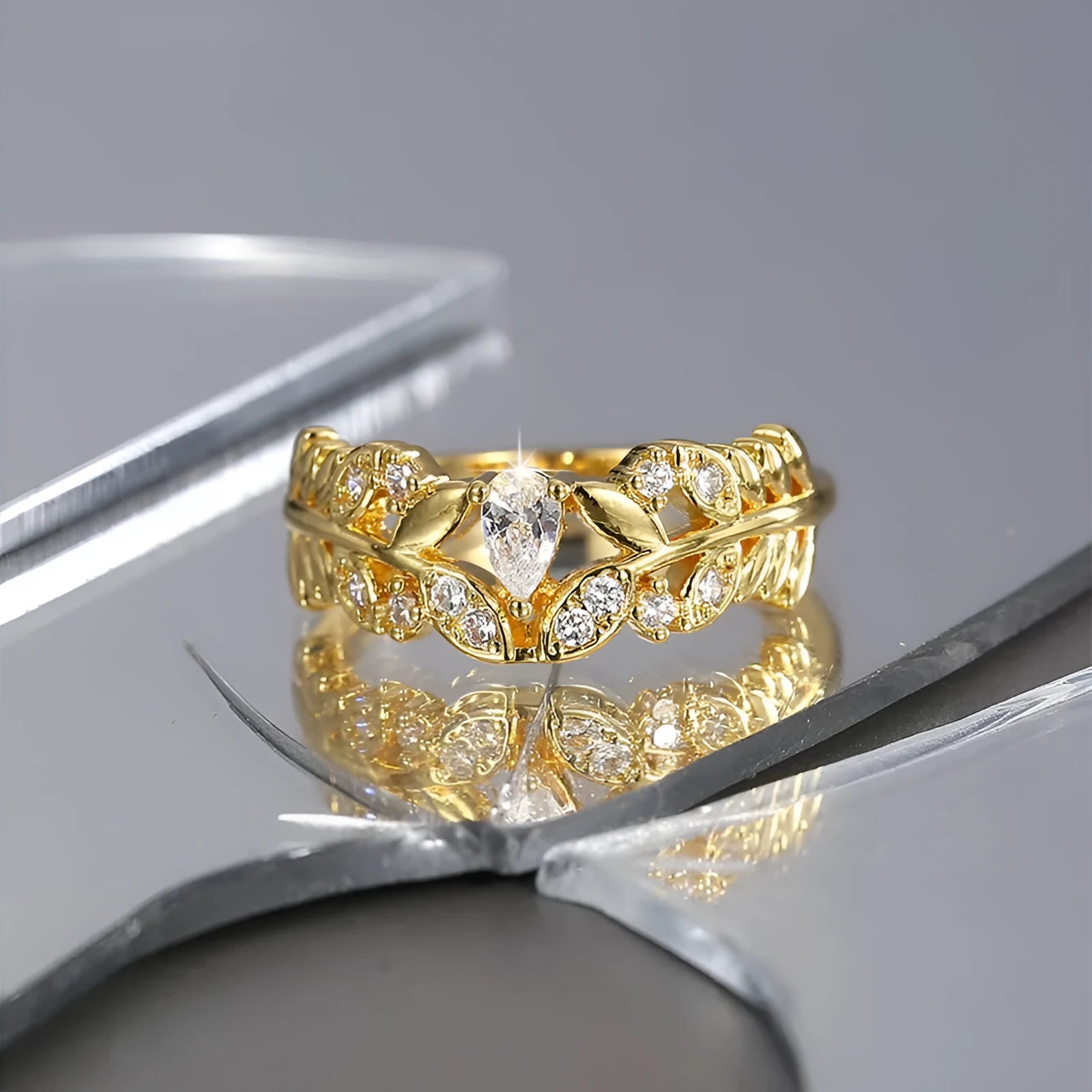 Xiaoxiangfeng gold zircon ring for women, copper, electroplated, geometric design