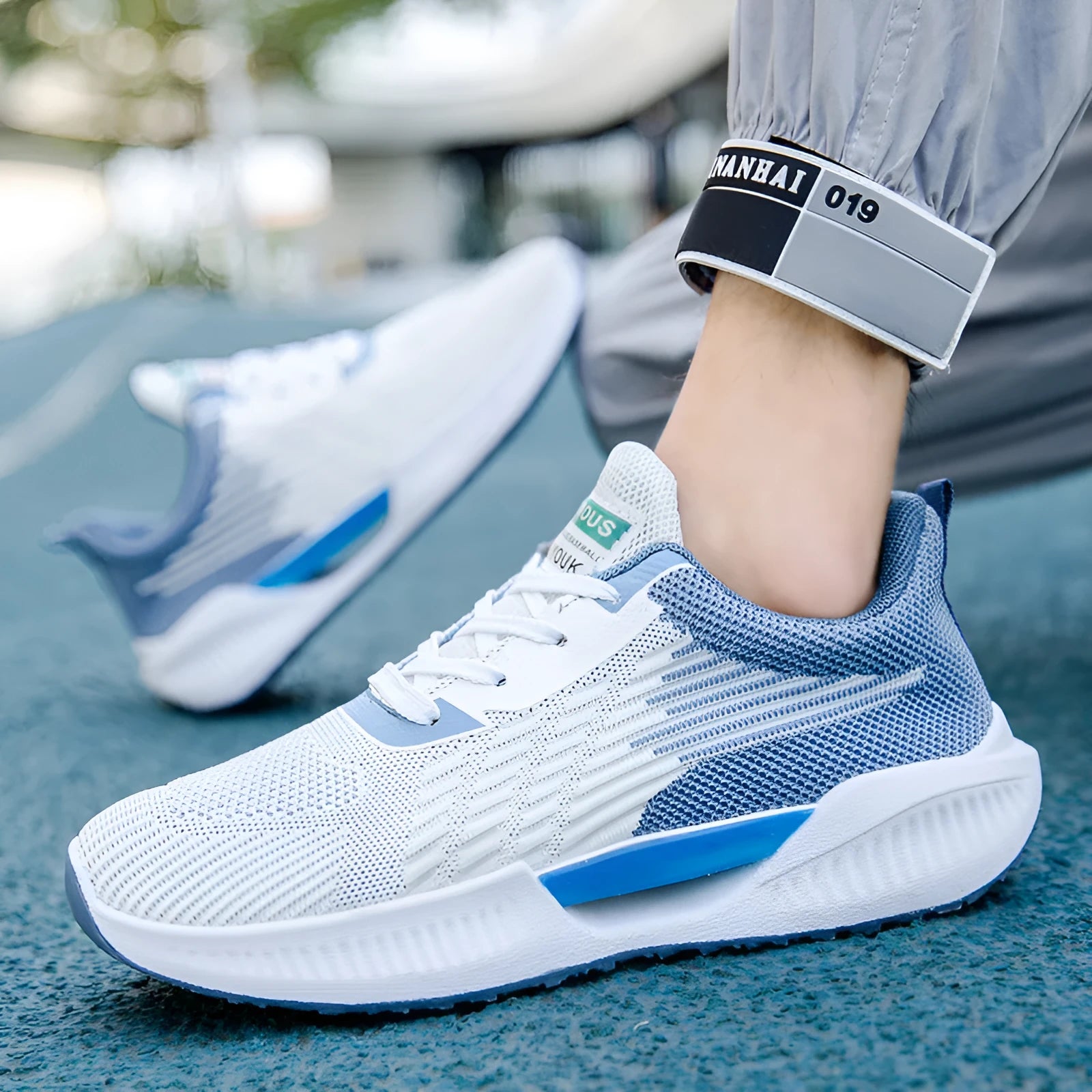 Men's blue casual sports shoes with breathable mesh cloth upper and round toe on a plain background.