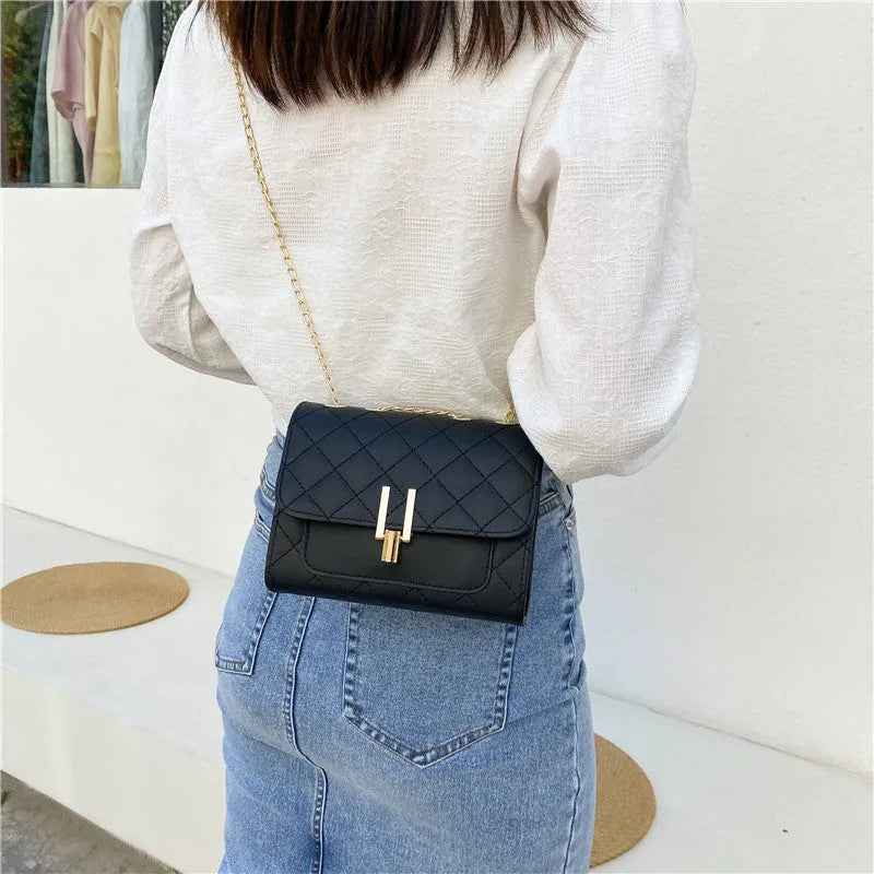 Women's diamond lattice chain crossbody bag in minimalist solid colour design with adjustable strap