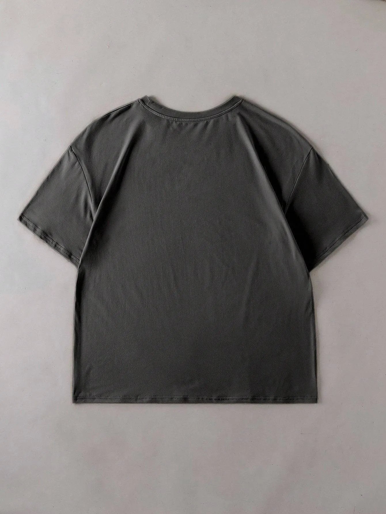 Cotton summer t-shirt with round neck and short sleeves in loose straight cut