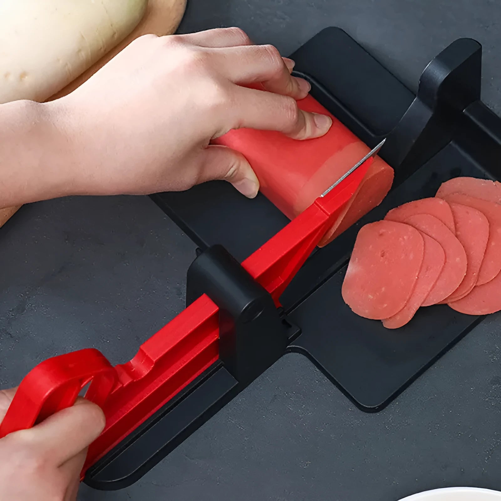 Green and red vegetable cutting machine with stainless steel blades for carrots and potatoes