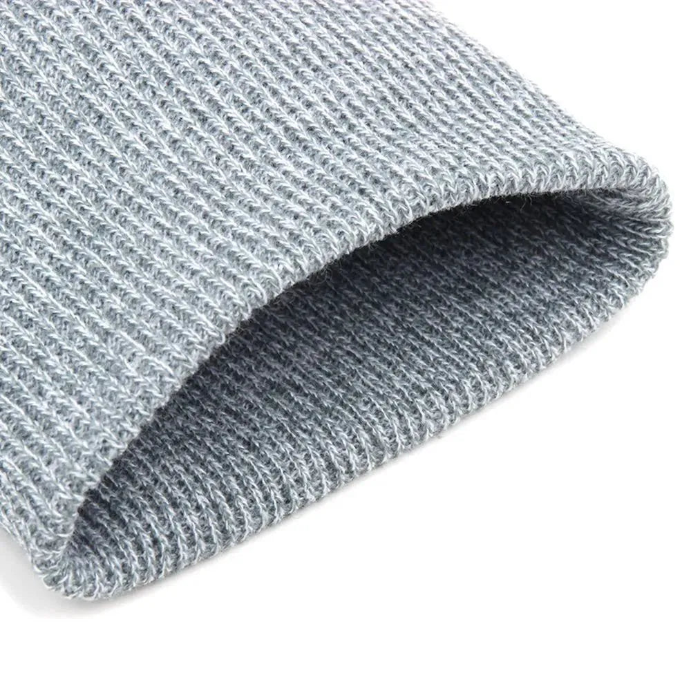 Unisex 100% acrylic knitted beanie in black, stretch fit 55-60cm for winter outdoor use