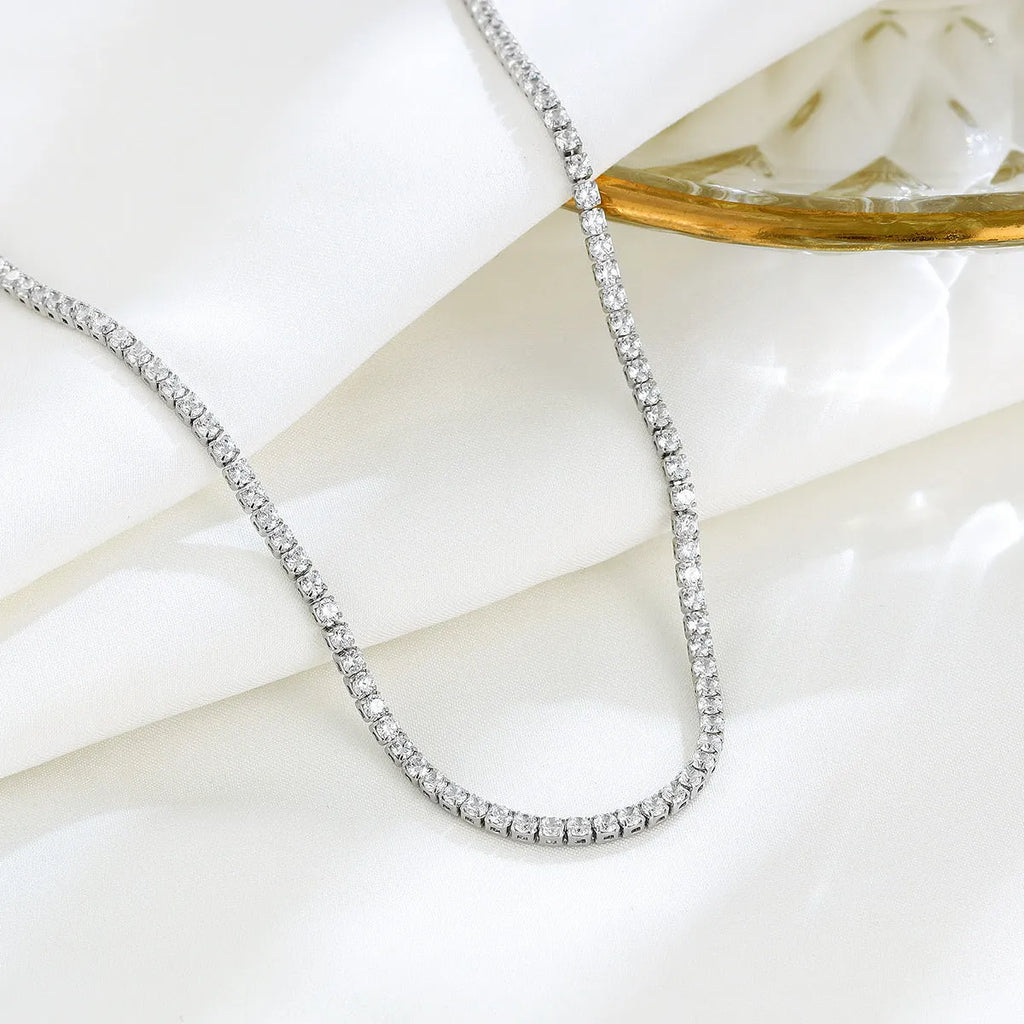 Women's sterling silver necklace with round pendant, diamond-cut finish, silver colour