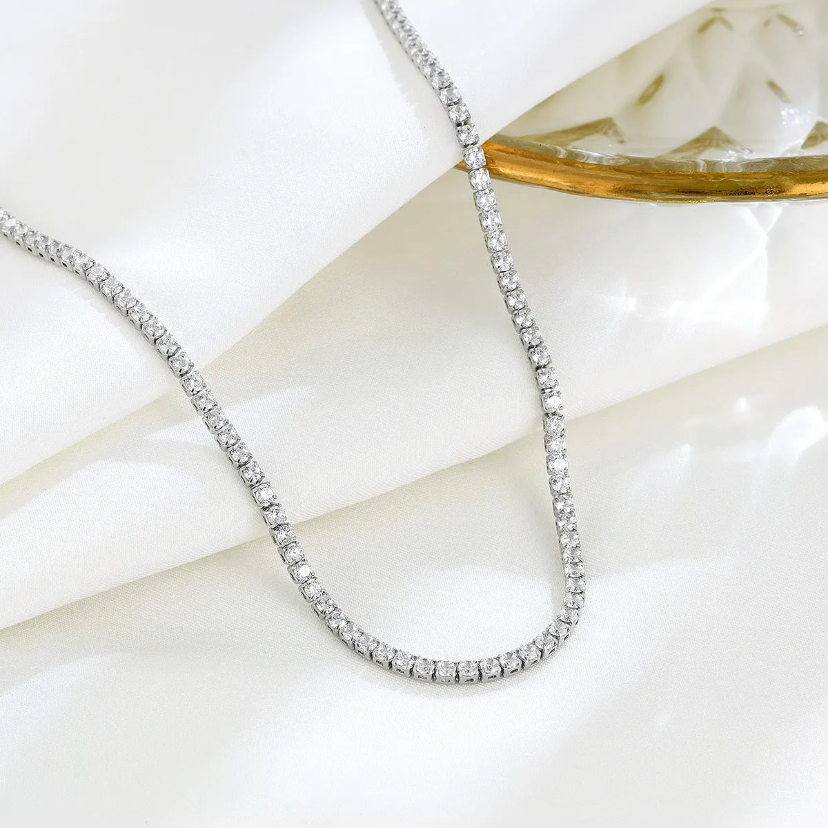 Women's sterling silver necklace with round pendant, diamond-cut finish, silver colour