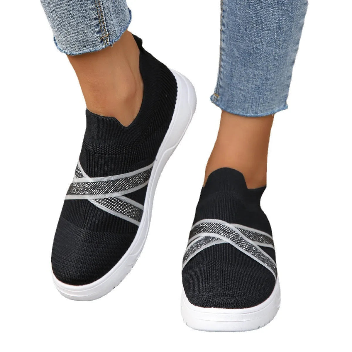 Black women's flyknit mesh flat shoes with rubber soles and round toe tassel decoration
