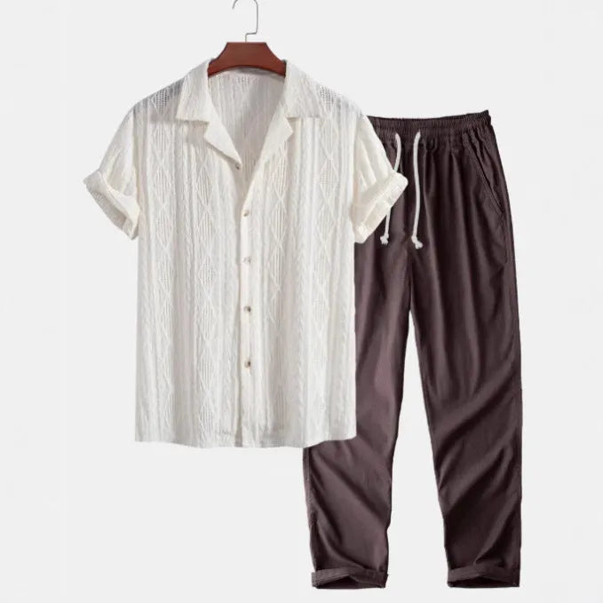 Casual two-piece suit with digital camouflage pattern, short sleeve shirt and trousers in slim fit