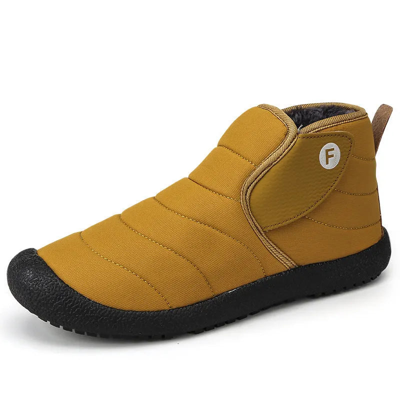 Men's waterproof snow boots in black with non-slip rubber soles and artificial plush lining