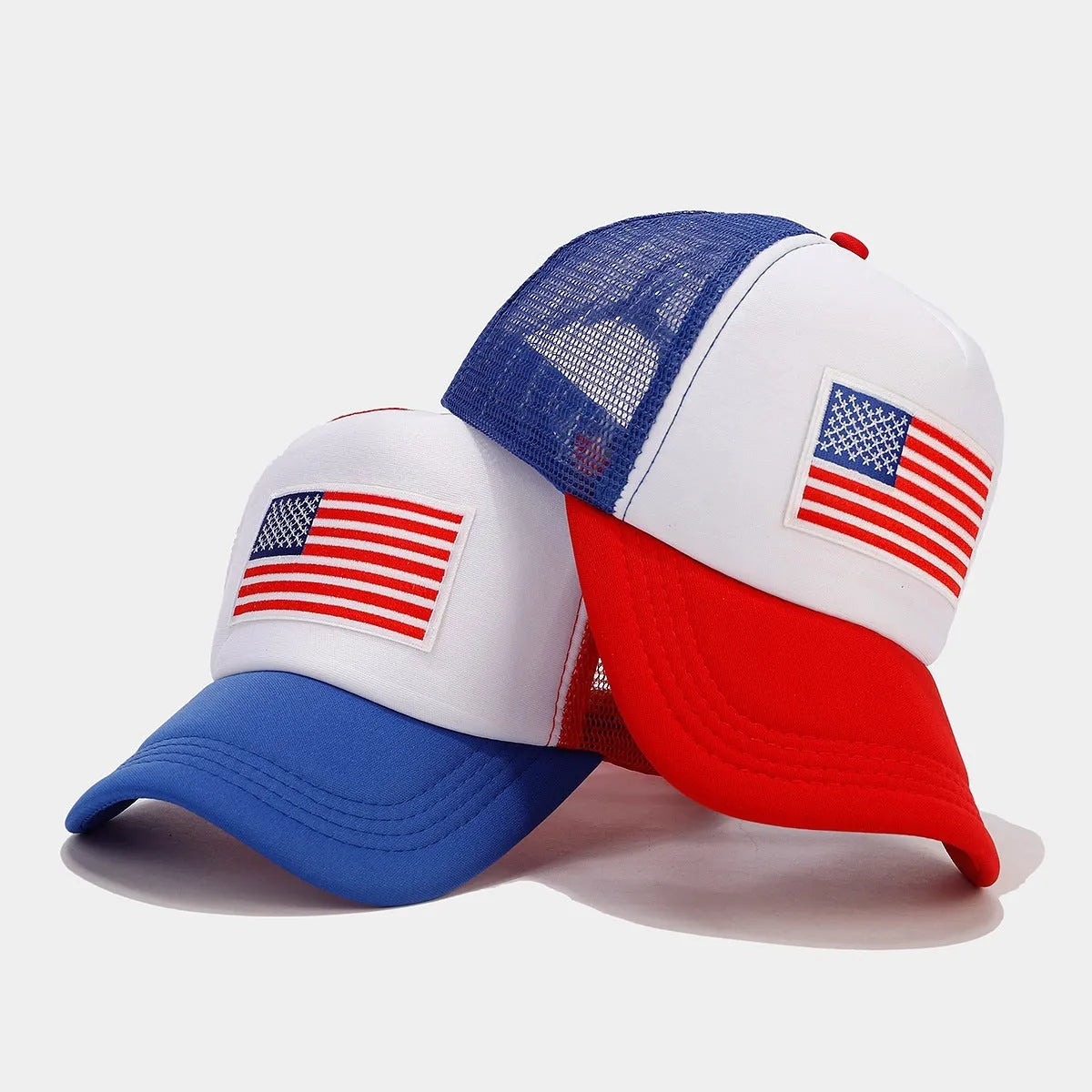 Adjustable baseball cap in red or blue space cotton mesh fabric with dome crown