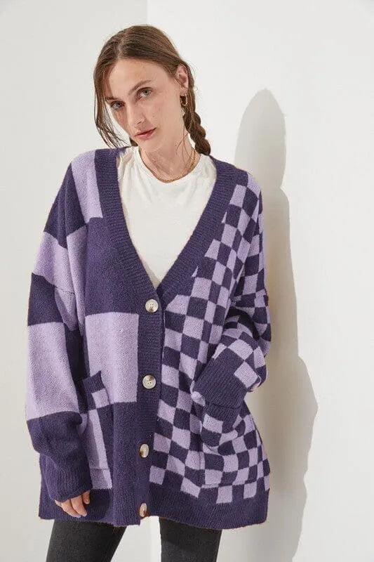 Grey loose fit knitted cardigan with a printed checks pattern, showing regular sleeves and a slim silhouette.