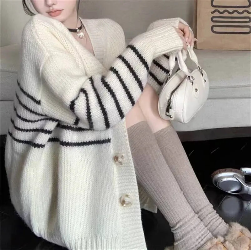 Collar button cardigan with 3D pattern in autumn casual style