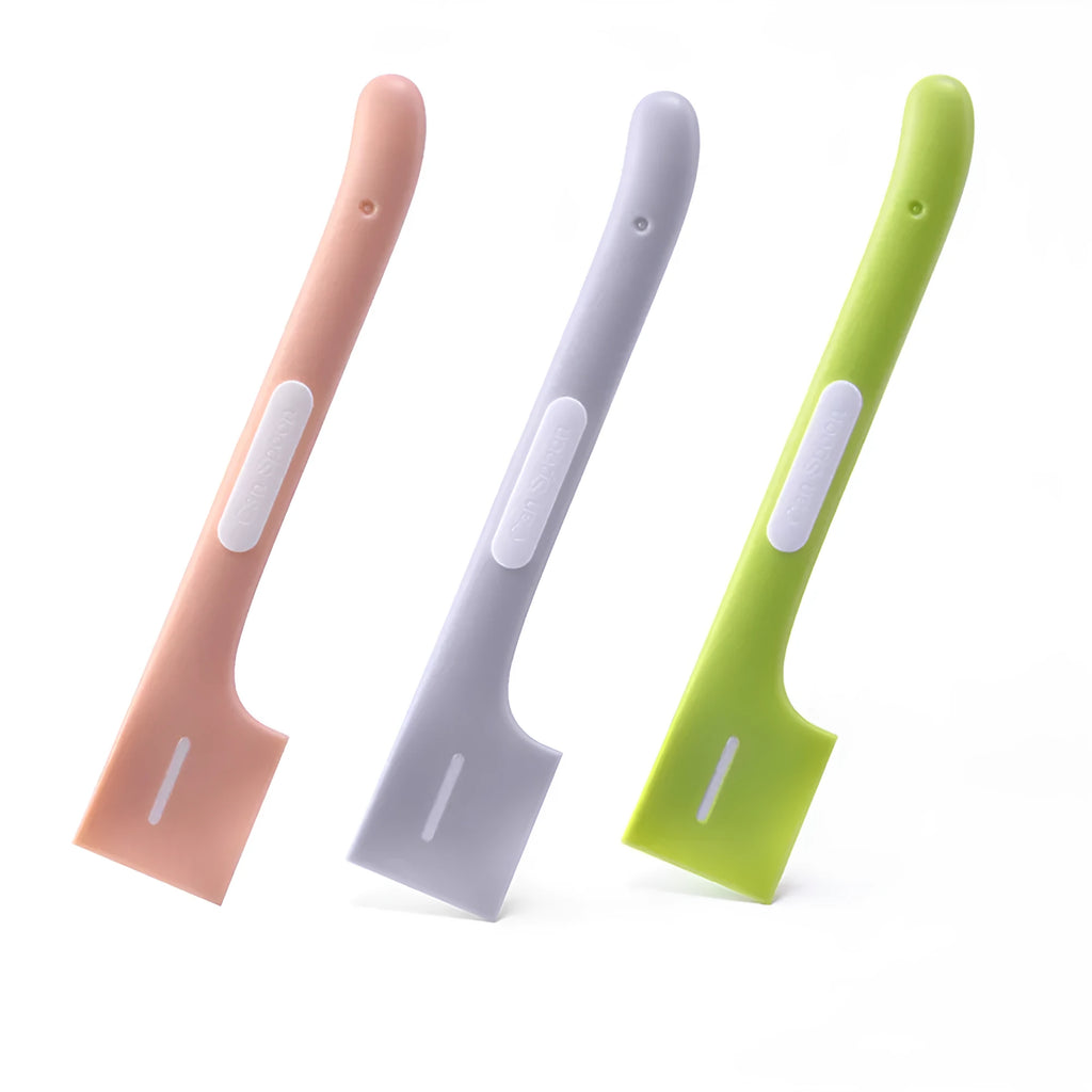 Long-handle pet feeding spoon with right-angle edge for scraping canned food jar walls