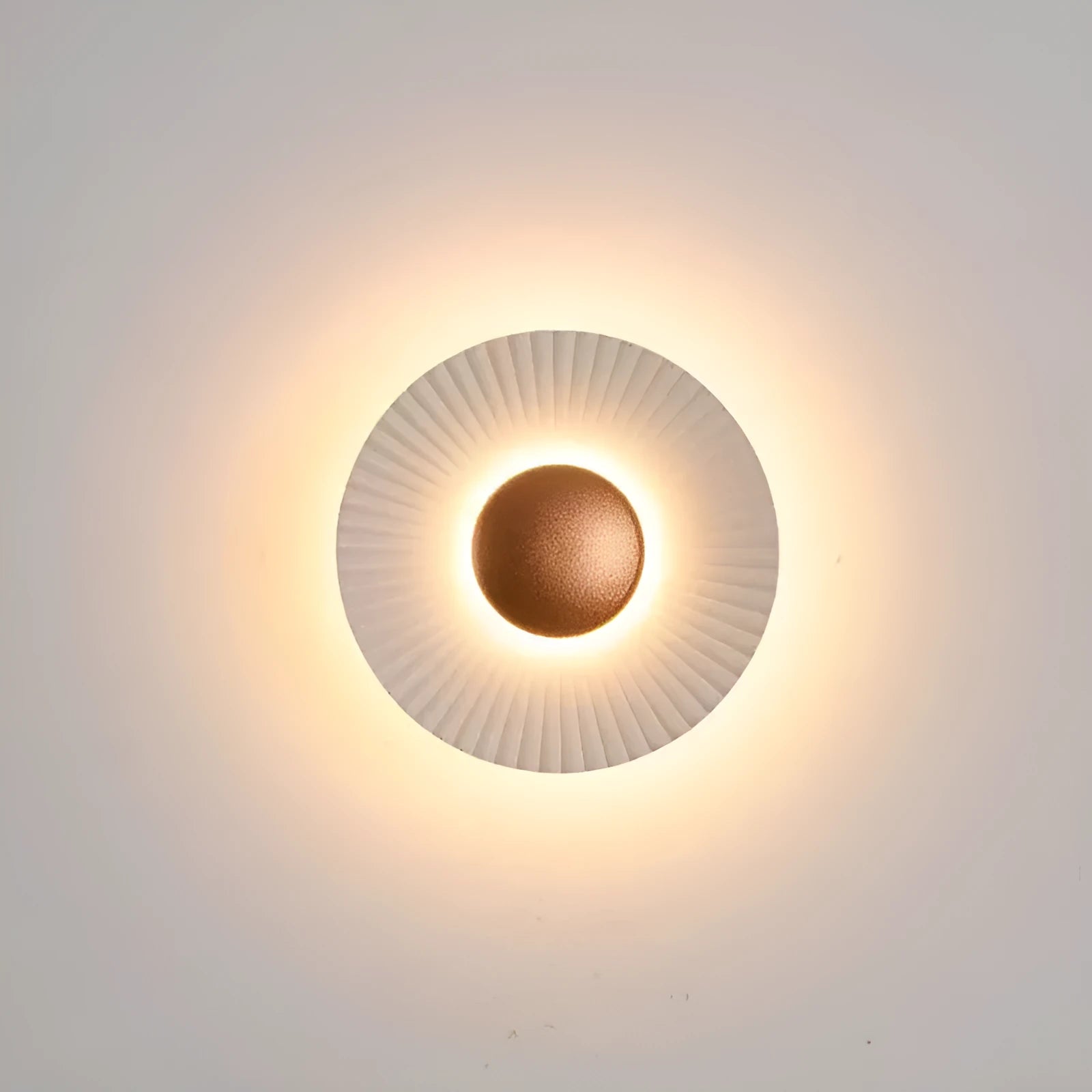 Round aluminium wall lamp with LED light source in white and gold colour combination