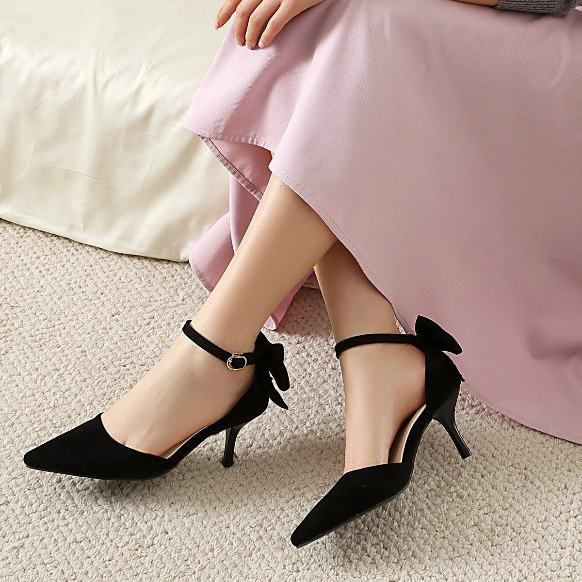 Pointed-toe stiletto high heels with a bowknot on suede upper.