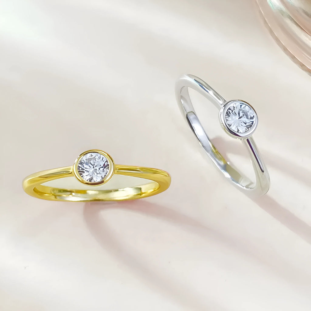 Minimalist silver ring with crown shape and line detailing in Korean Ins style