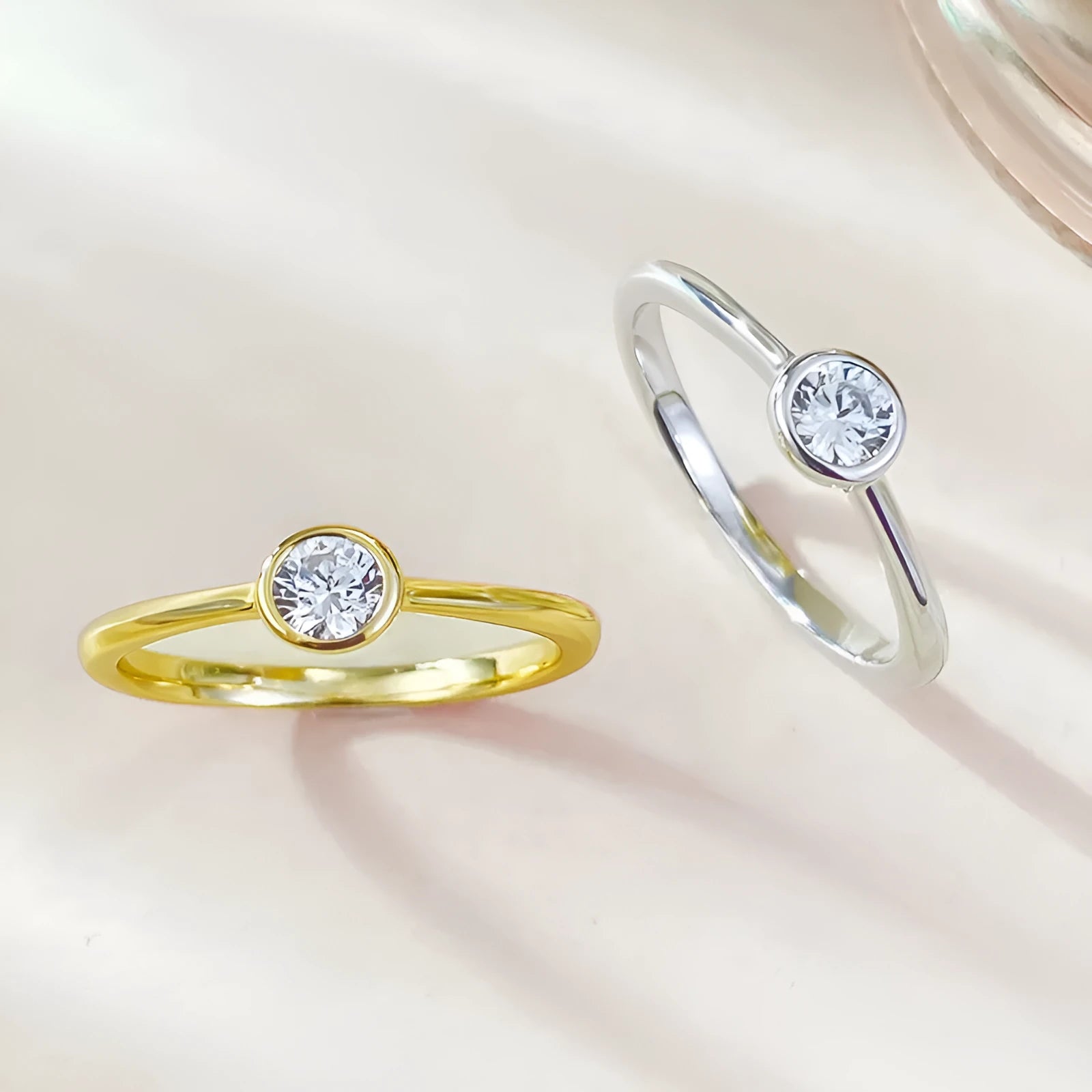 Minimalist silver ring with crown shape and line detailing in Korean Ins style