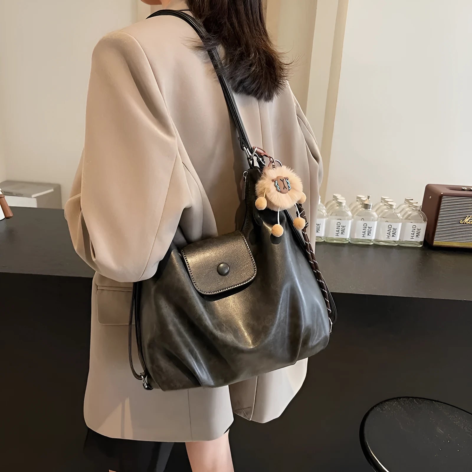 Leather women's shoulder bag in brown colour with single strap and structured horizontal design