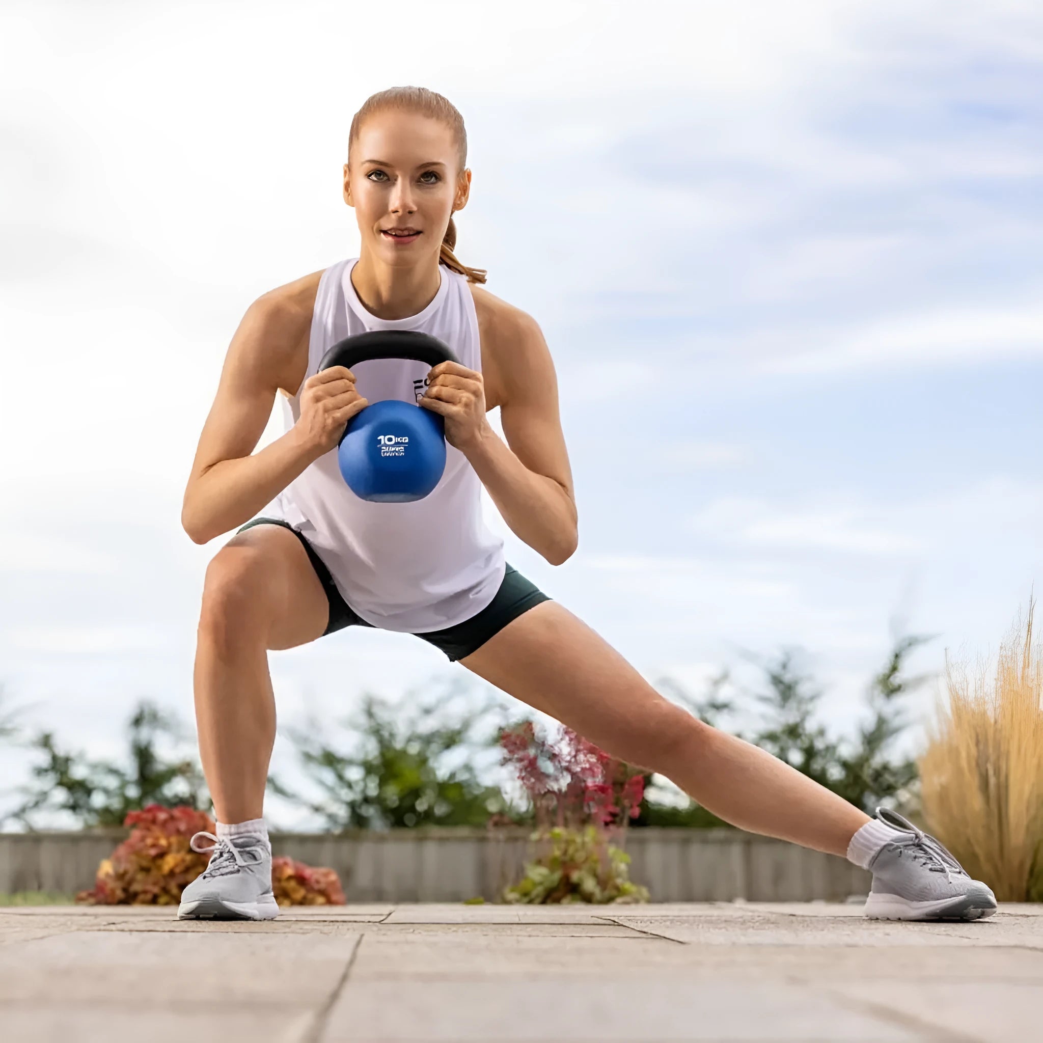 Blue cast iron teapot-shaped dumbbell on a solid background, showing 10kg weight.