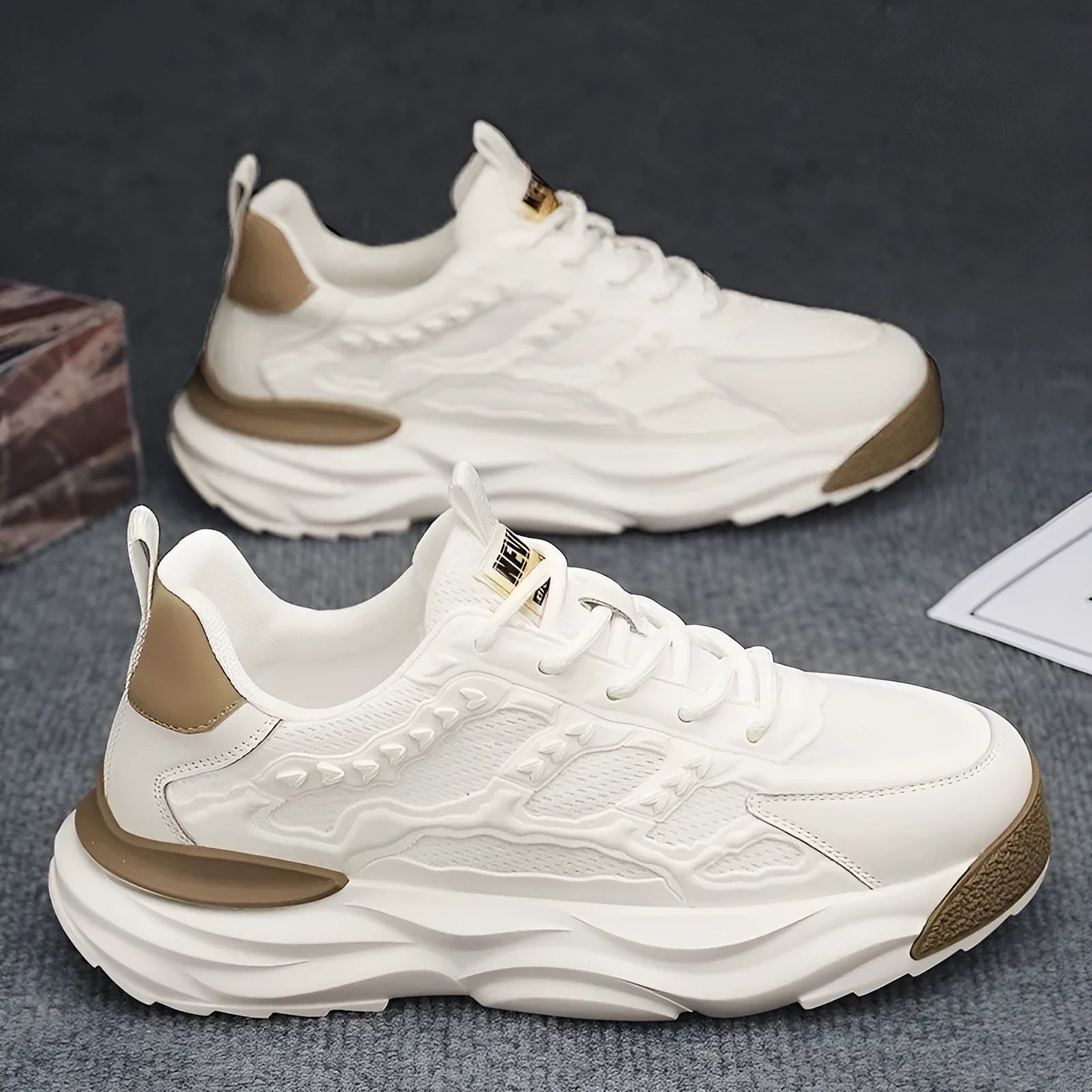 Men's solid colour casual shoes with breathable mesh upper in black or white.