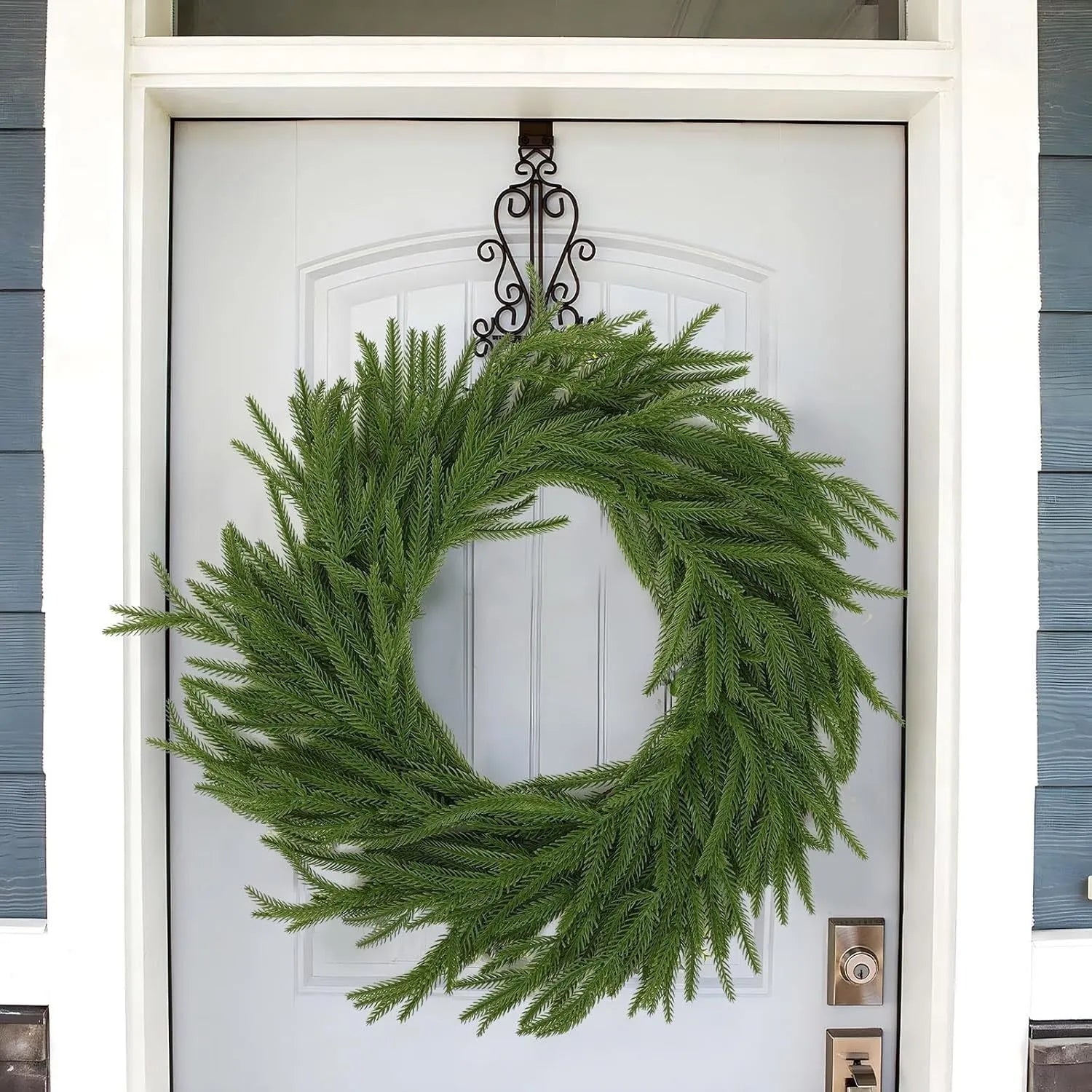 Green plastic PE feel garland with leaves, 60cm long, for front door decoration in American country style.