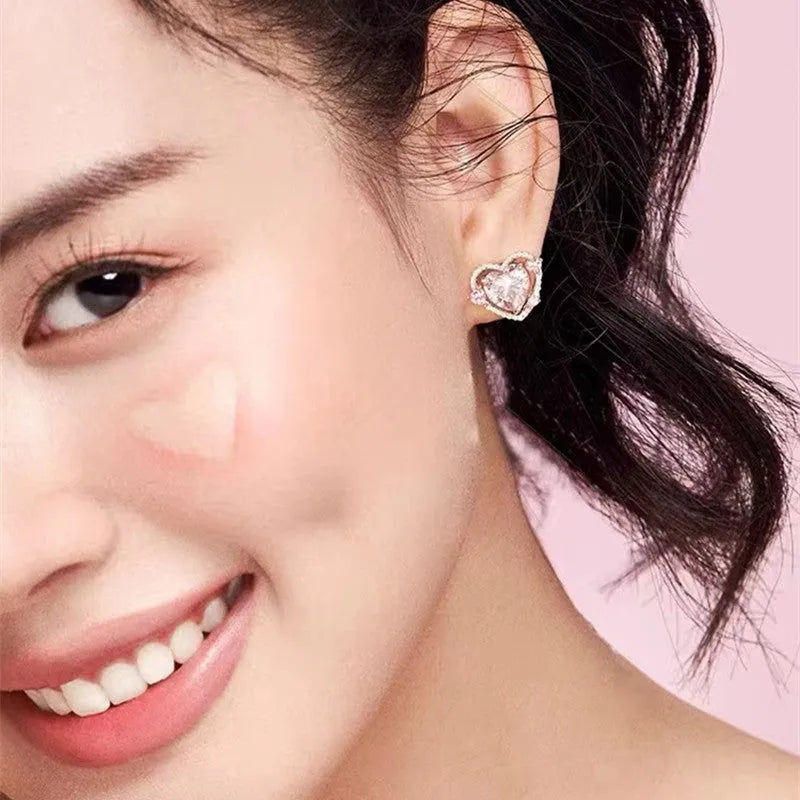 White k gold electroplated heart shaped stud earrings on copper material