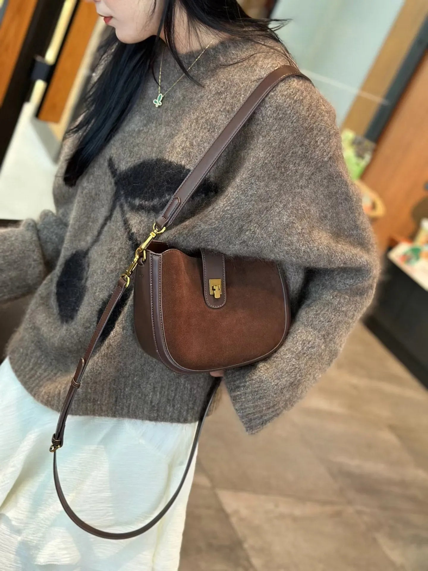 Women's genuine brown leather one-shoulder crossbody bag 24x9x19cm with sandwich pocket soft finish