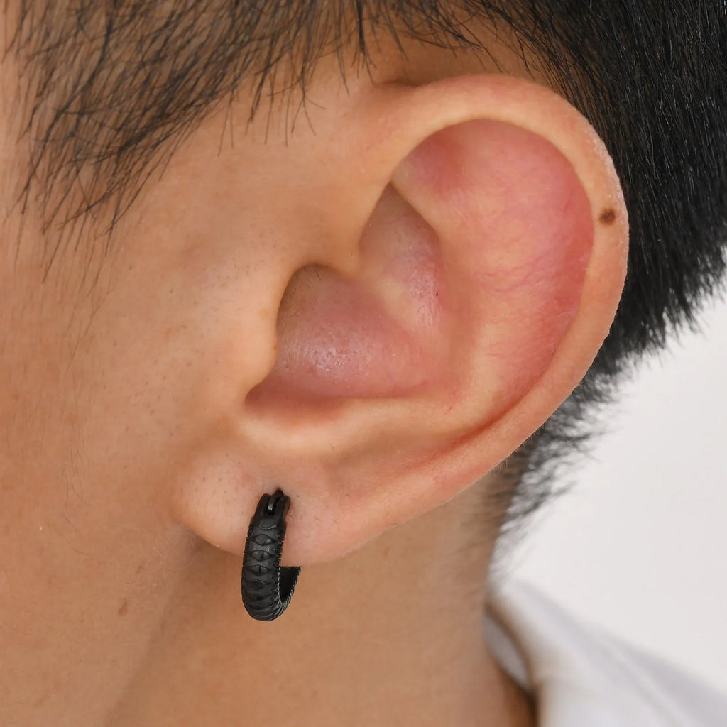 Stainless steel snake pattern hip hop earrings in black or gold with curved bar design